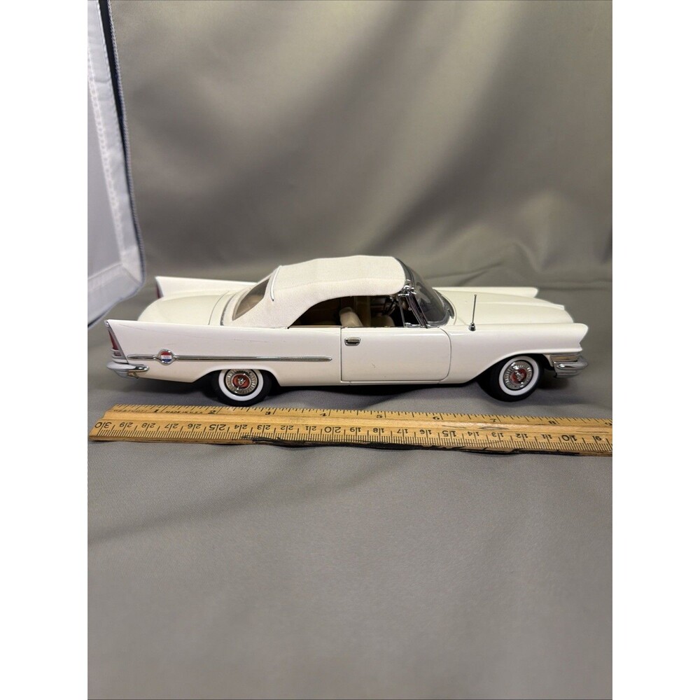 Danbury Mint 1957 Chrysler 300C Convertible 1:24 White With Antenna Read Details